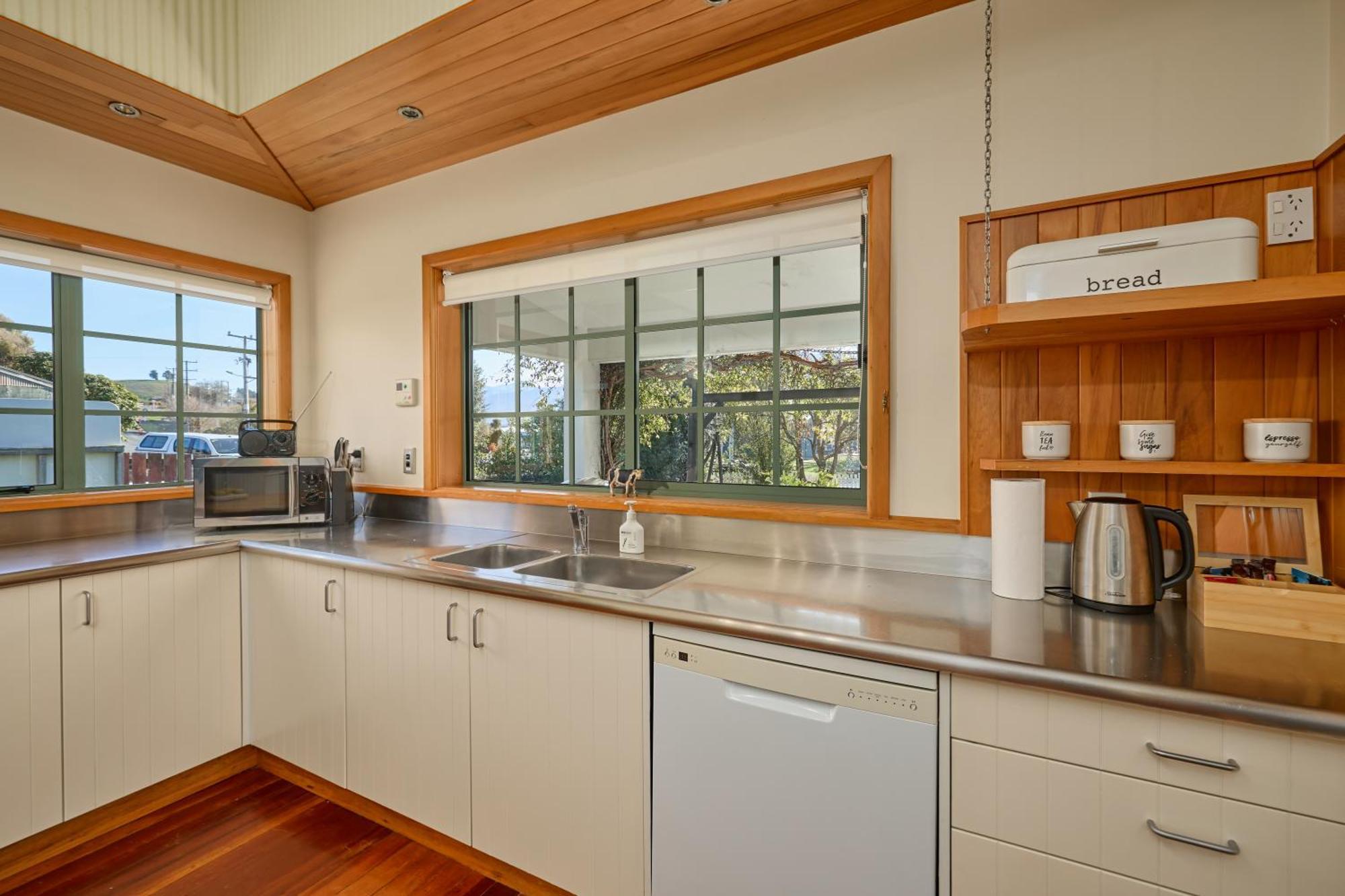 Ludstone Villa - A Charming Family Home Kaikoura Exterior photo